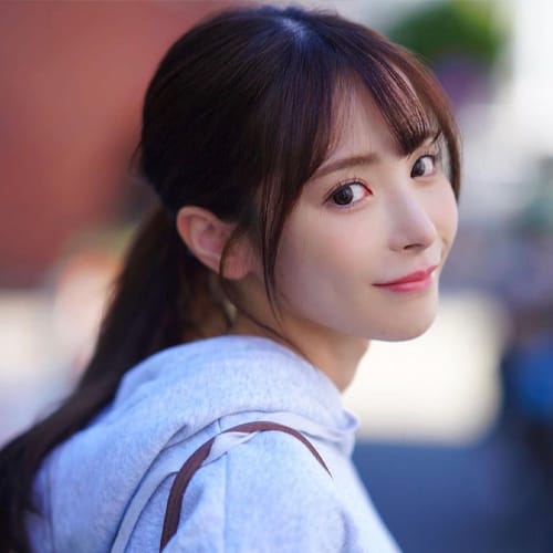Kana Momonogi