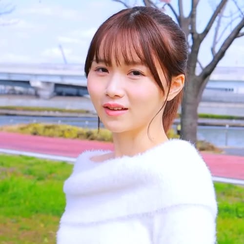 Momoka Isumi Momoka Isumi